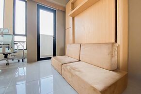 Comfortable And Modern Studio At Apartment The Alton