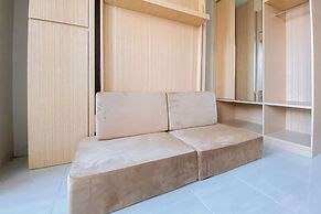 Comfortable And Modern Studio At Apartment The Alton