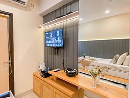 Chic And Cozy Studio At Apartment Transpark Cibubur