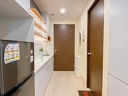 Chic And Cozy Studio At Apartment Transpark Cibubur