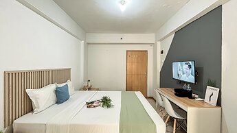 Basic Studio Room Apartment At Green Palm Residence