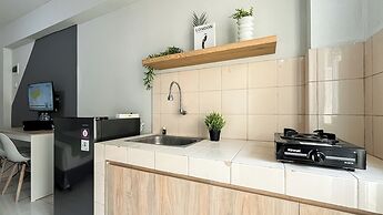 Basic Studio Room Apartment At Green Palm Residence