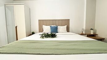 Basic Studio Room Apartment At Green Palm Residence