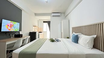 Basic Studio Room Apartment At Green Palm Residence