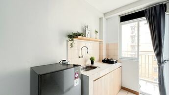 Basic Studio Room Apartment At Green Palm Residence