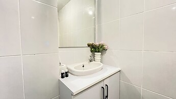 Minimalist Chic 2Br Apartment At Tokyo Riverside Pik 2