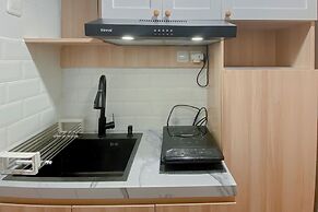 Minimalist And Homey Studio Apartment At The Alton