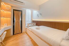 Minimalist And Homey Studio Apartment At The Alton