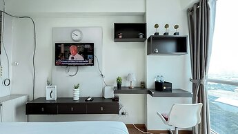 Neat Studio Room At Tifolia Apartment