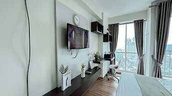 Neat Studio Room At Tifolia Apartment