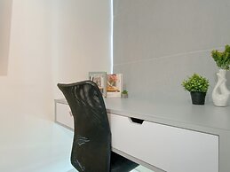Warm Studio At Tifolia Apartment