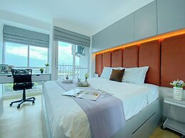 Warm Studio At Tifolia Apartment