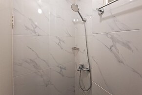 Modern Chic Studio At Sky View Apartment