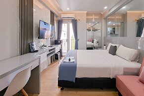 Modern Chic Studio At Sky View Apartment