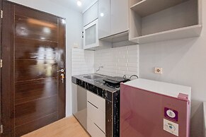 Modern Chic Studio At Sky View Apartment