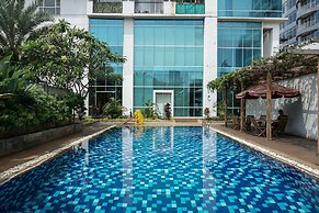 Warm Neutral Look Studio Apartment Ambassade Kuningan