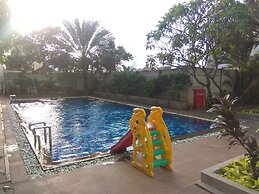 Warm Neutral Look Studio Apartment Ambassade Kuningan