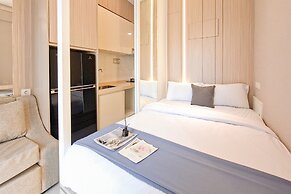 Elegant & Strategic Studio Room At Sky House Bsd Apartment