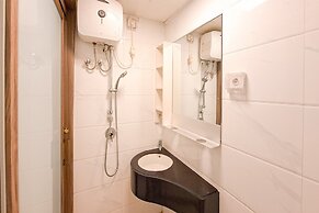 Elegant & Strategic Studio Room At Sky House Bsd Apartment