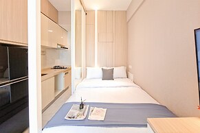 Elegant & Strategic Studio Room At Sky House Bsd Apartment