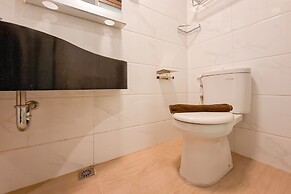 Elegant & Strategic Studio Room At Sky House Bsd Apartment