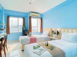 Blue Accent Studio (No Kitchen) At Elvis Tower Apartment
