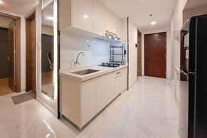 Monochromatic 2Br With Extra Working Room Apartment Sky House Bsd