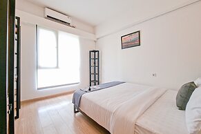 Monochromatic 2Br With Extra Working Room Apartment Sky House Bsd
