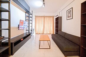 Monochromatic 2Br With Extra Working Room Apartment Sky House Bsd