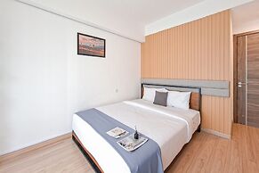Monochromatic 2Br With Extra Working Room Apartment Sky House Bsd