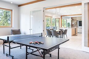 Camozzi Chalet by Revelstoke Vacations