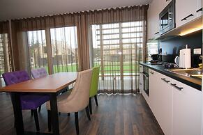Chalet Near Schwerin With Golf & Castle Views