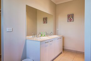 StayAU Pakenham 5 BRM Oasis Pet-friendly