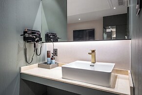 TheWall Hotel