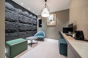 TheWall Hotel