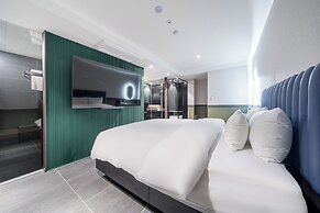 TheWall Hotel