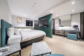 TheWall Hotel