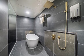 TheWall Hotel