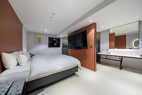 TheWall Hotel