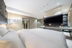 TheWall Hotel
