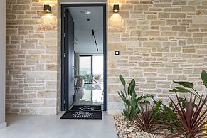 Bella Casa - Newly Built Designer Villa