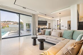 Bella Casa - Newly Built Designer Villa