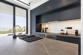 Bella Casa - Newly Built Designer Villa