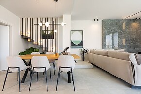 Bella Casa - Newly Built Designer Villa
