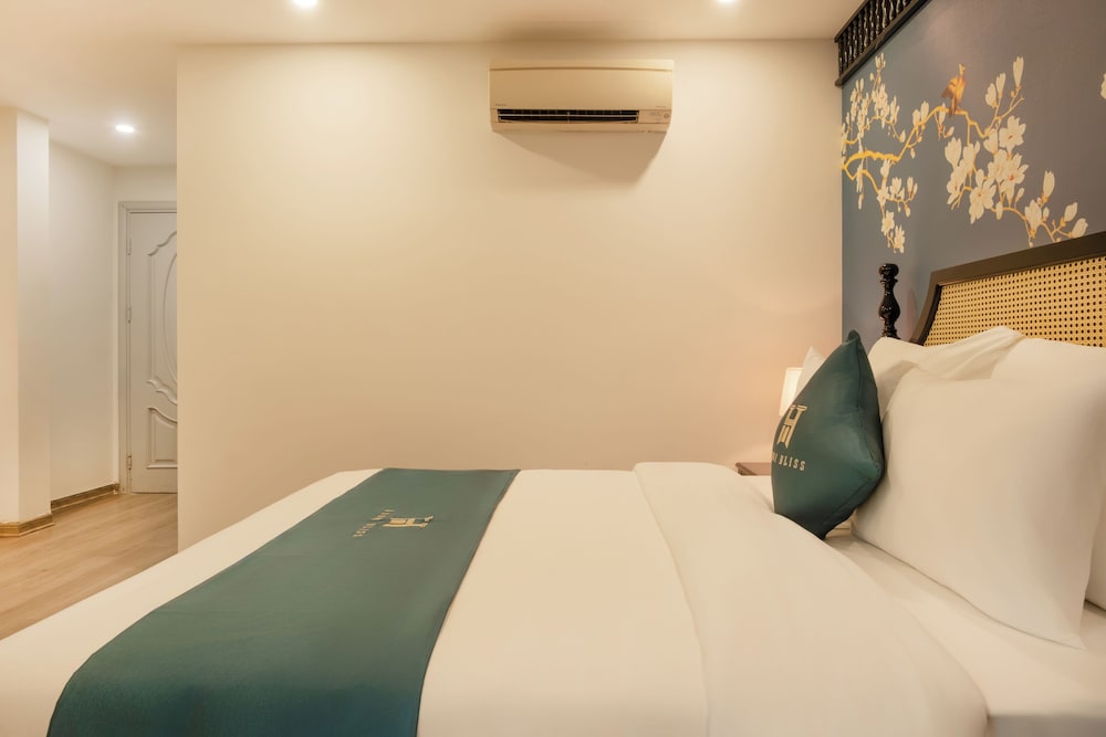Hanoi Bliss Boutique Lo Ren