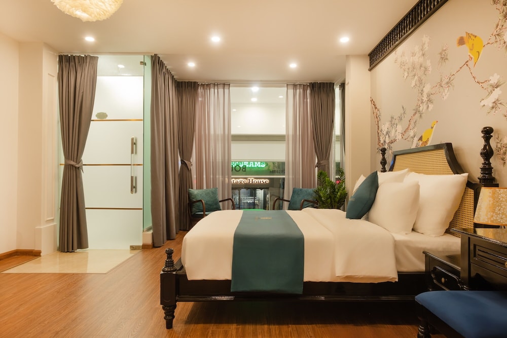 Hanoi Bliss Boutique Lo Ren
