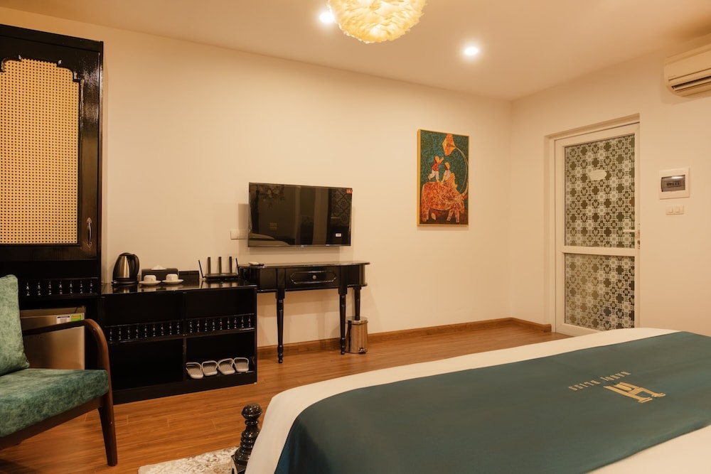 Hanoi Bliss Boutique Lo Ren