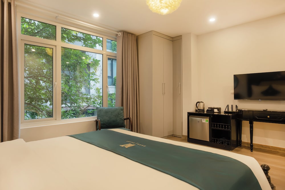 Hanoi Bliss Boutique Lo Ren