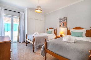 Solar do Castelo Villa with Pool and Private Studio