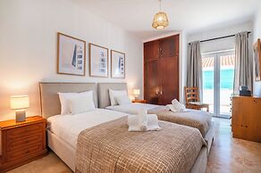 Solar do Castelo Villa with Pool and Private Studio